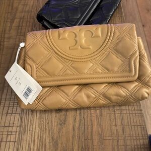 New Tory Burch Handbag Tan Quilted Leather Clutch (small stain on backside)